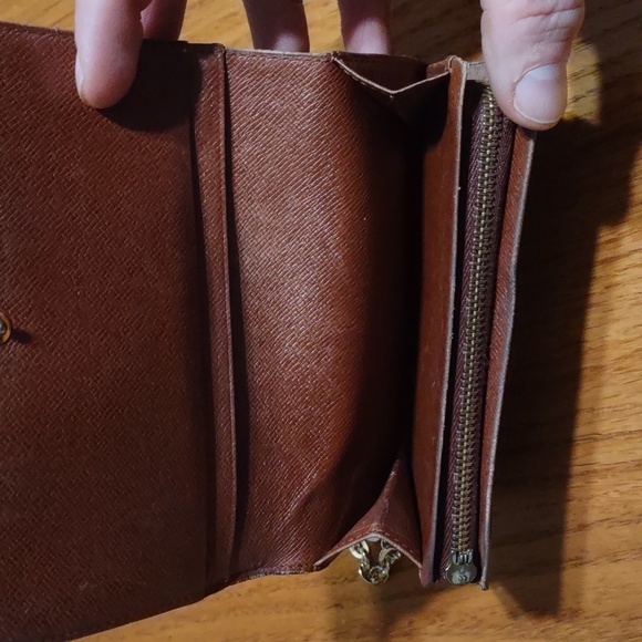 Louis Vuitton monogram compact wallet - Picture 4 of 12